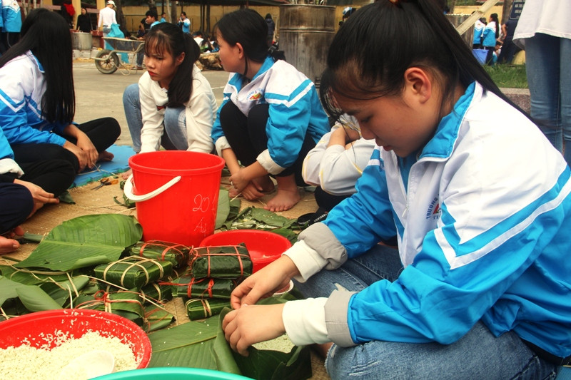 "Ngày hội gói bánh chưng" là cũng là cách giáo dục cho học sinh hiểu được ý nghĩa của ngày Tết Cổ truyền của dân tộc.