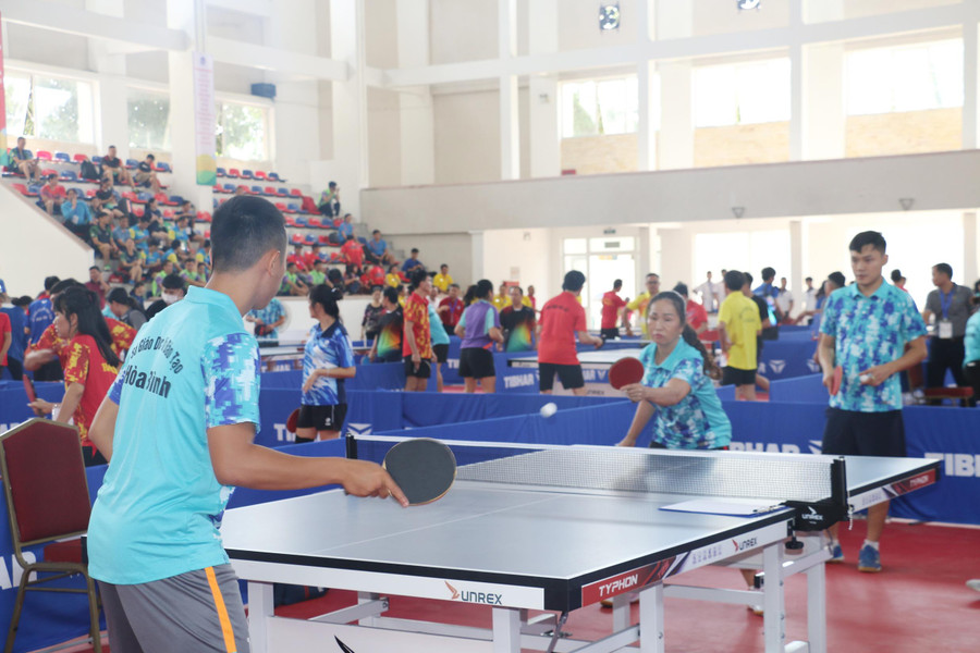 Các vận động viên tập luyện, làm quen sân thi đấu tại Trường Đại học Vinh. Các vận động viên tập luyện, làm quen sân thi đấu tại Trường Đại học Vinh.