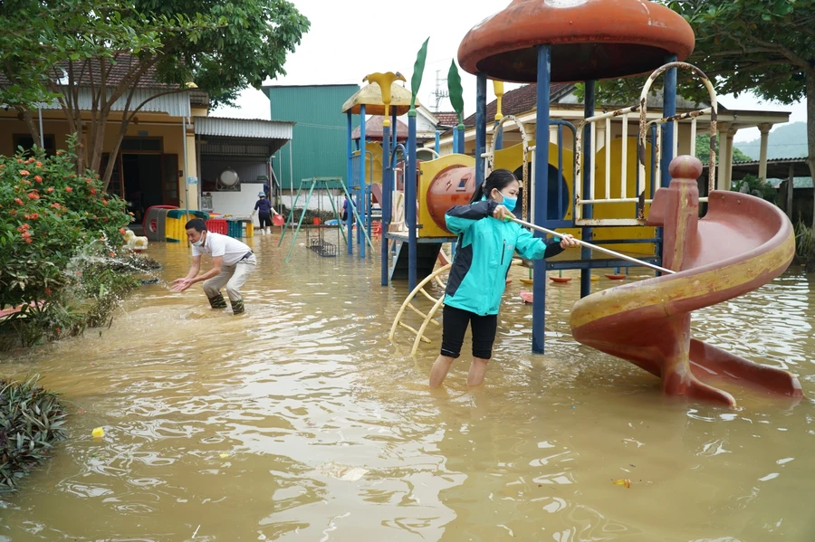 Trường Mầm non Thanh Hà, huyện Thanh Chương, Nghệ An dọn dẹp sau lũ