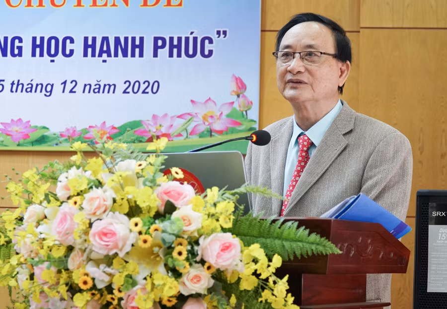 Ông Đặng Tư Ân – Giám đốc Quỹ hỗ trợ đổi mới giáo dục phổ thông Việt Nam trao đổi tại hội nghị.