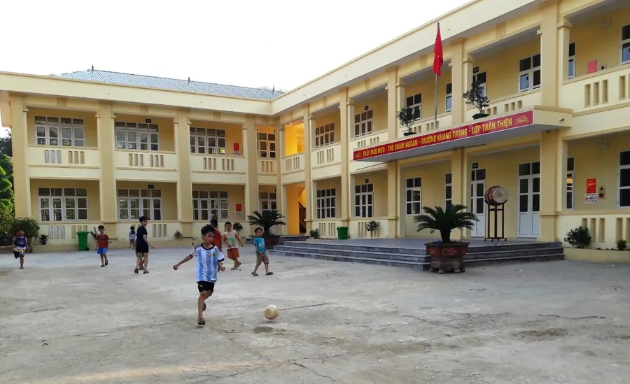 Trường TH&THCS thị trấn Mường Lát (Thanh Hóa) được đầu tư xây dựng khang trang. (Ảnh: Thế Lượng)