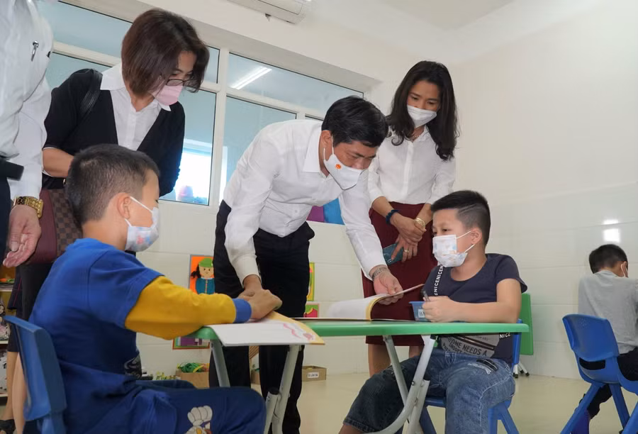 Lãnh đạo Sở GD&amp;ĐT lưu ý các trường mầm non xây dựng, điều chỉnh chương trình năm học phù hợp.