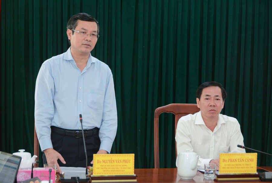 Thứ trưởng Nguyễn Văn Phúc phát biểu tại buổi làm việc. Ảnh: M.T