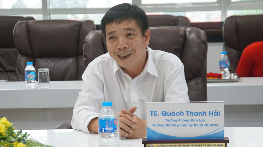 TS Quách Thanh Hải, Trưởng phòng Đào tạo, Trường Đại học Sư phạm Kỹ thuật TPHCM chia sẻ về công tác truyền thông của nhà trường. Ảnh: Mạnh Tùng