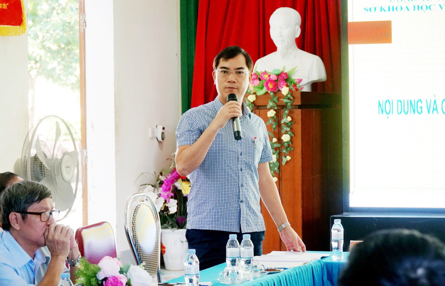 Ông Nguyễn Văn Khoa - Phó Giám đốc Sở GD&amp;ĐT Nghệ An phát biểu tại hội thảo. Ảnh: Hồ Lài.