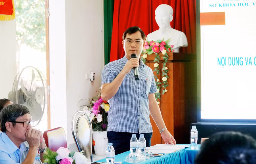 Ông Nguyễn Văn Khoa - Phó Giám đốc Sở GD&amp;ĐT Nghệ An phát biểu tại hội thảo. Ảnh: Hồ Lài.