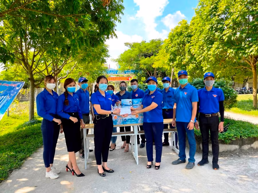 Lực lượng thanh niên tình nguyện Thanh Hóa tiếp sức mùa thi 2021.