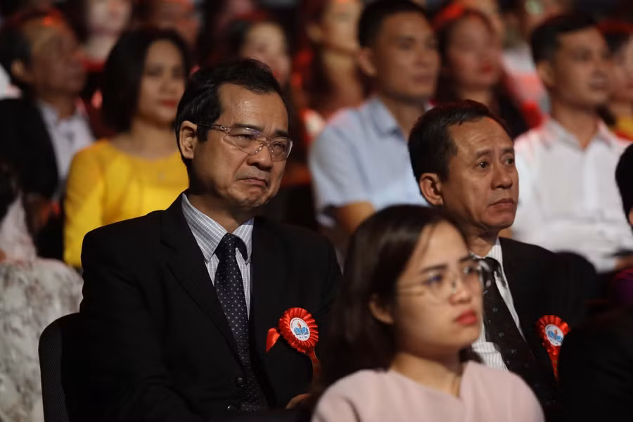 Câu chuyện của thầy A Phiên, cô Hồ Thị Thùy Vân đã lay động trái tim của người xem