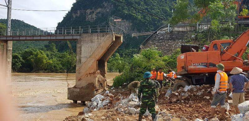 Chính quyền địa phương huy động lực lượng, máy móc, phương tiện giữ cầu Chôm Lôm Chính quyền địa phương huy động lực lượng, máy móc, phương tiện giữ cầu Chôm Lôm