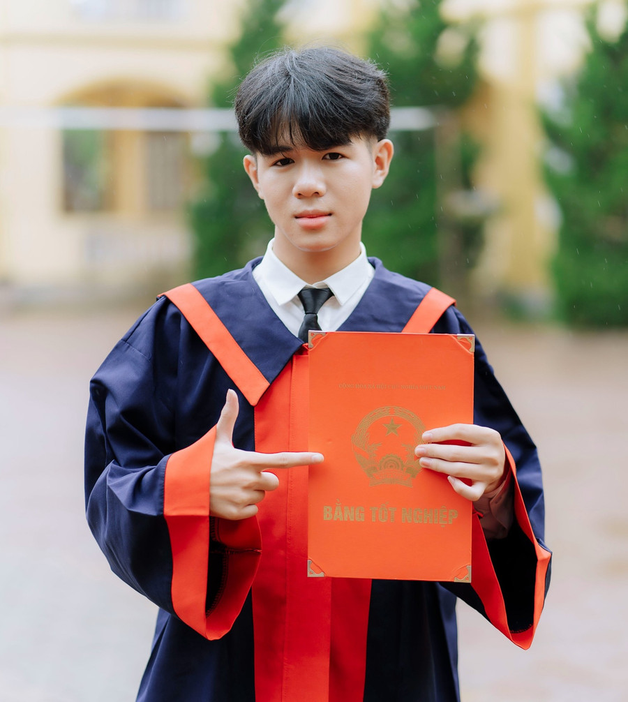 Cao Duy Thông đạt tổng 56,65 điểm thi tốt nghiệp THPT - cao nhất tỉnh Nghệ An. Ảnh: NVCC.