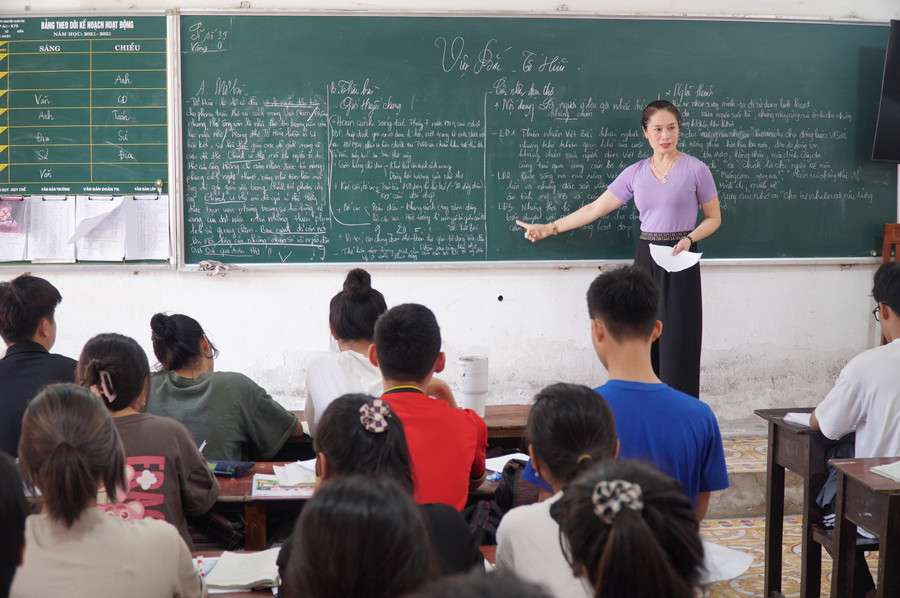 Giờ ôn thi tốt nghiệp THPT của cô trò Trường THPT Nguyễn Xuân Ôn (huyện Diễn Châu, tỉnh Nghệ An). Ảnh: Hồ Lài. Giờ ôn thi tốt nghiệp THPT của cô trò Trường THPT Nguyễn Xuân Ôn (huyện Diễn Châu, tỉnh Nghệ An). Ảnh: Hồ Lài.