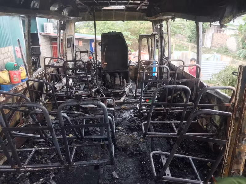 Chiếc xe ô tô khách chỉ còn trơ khung sau vụ hỏa hoạn Chiếc xe ô tô khách chỉ còn trơ khung sau vụ hỏa hoạn