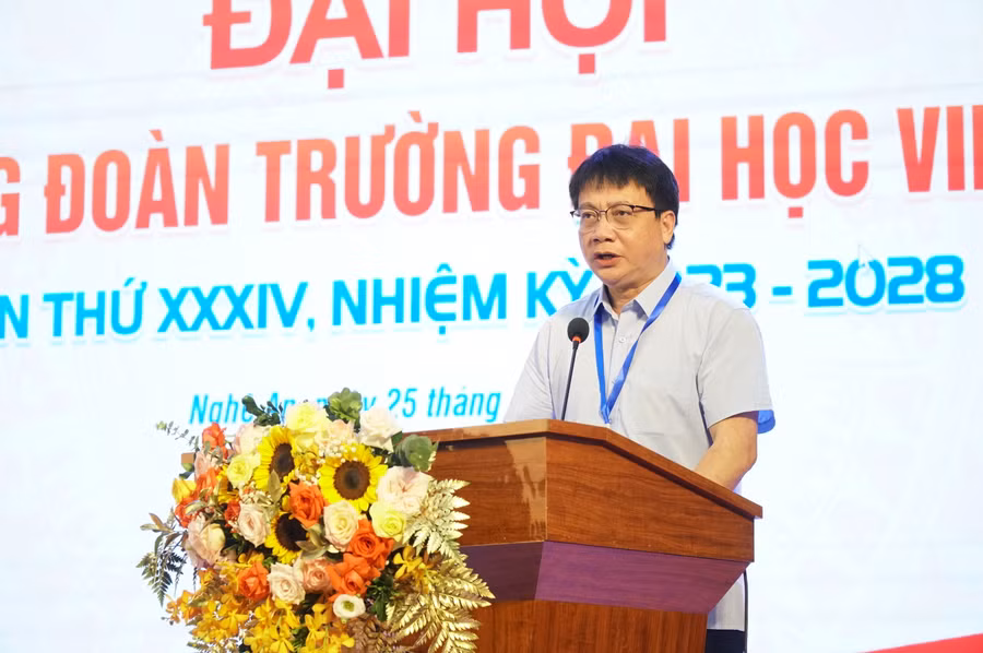Ông Nguyễn Ngọc Ân - Chủ tịch Công đoàn Giáo dục Việt Nam phát biểu tại Đại hội. Ảnh: Hồ Lài.