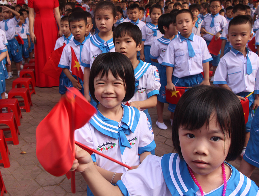 Gương mặt vui tươi của các em học sinh mới vào lớp 1.