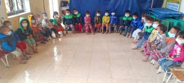 Các bé Trường Mầm non Trung Lý (Mường Lát) trong giờ học. Các bé Trường Mầm non Trung Lý (Mường Lát) trong giờ học.