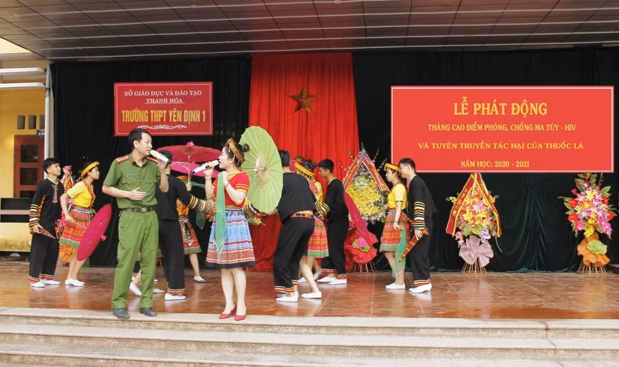 Lễ phát động tuyên truyền tác hại của thuốc lá tại Trường THPT Yên Định 1 (Thanh Hóa).