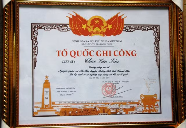 Thủ tướng Chính phủ Nguyễn Xuân Phúc đã ký quyết định cấp bằng Tổ quốc ghi công cho liệt sĩ Thao Văn Súa.