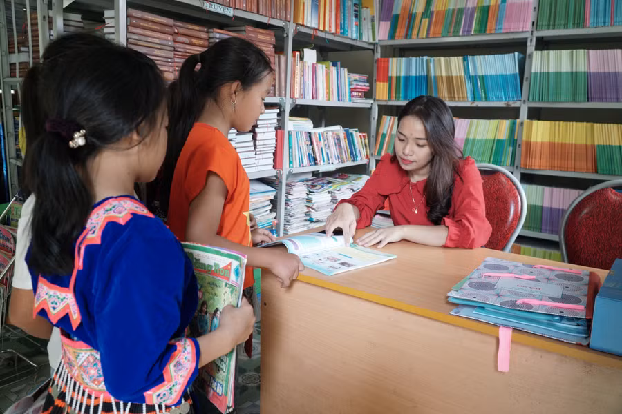 Nhiều trường học tại Nghệ An xây dựng tủ sách gióa khoa dùng chung để học sinh mượn học