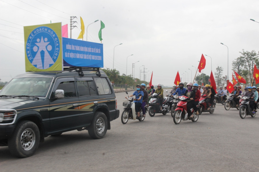 Diễu hành phát động tháng hành động quốc gia về dân số năm 2018