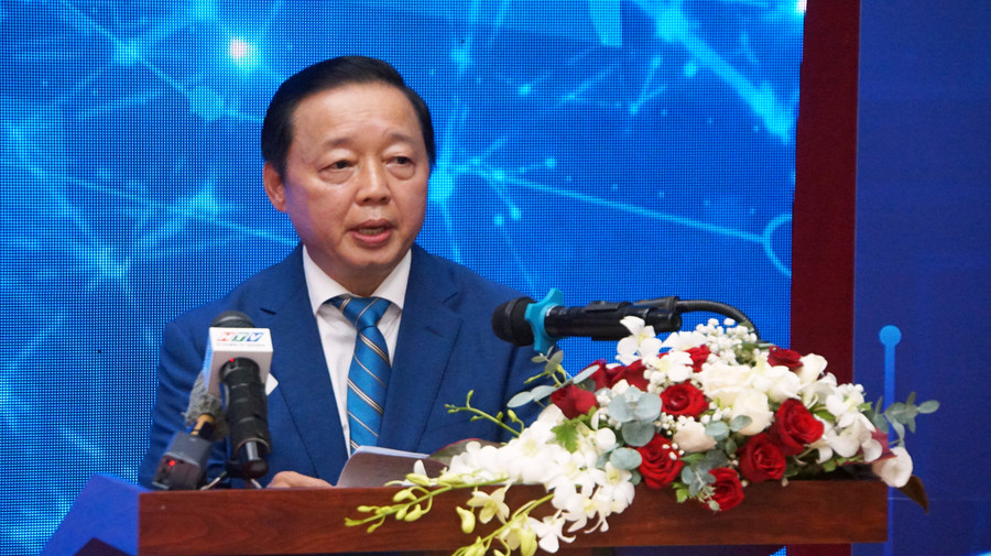 Phó Thủ tướng Trần Hồng Hà phát biểu tại lễ ra mắt Trung tâm Điện tử và Vi mạch bán dẫn. Ảnh: Mạnh Tùng Phó Thủ tướng Trần Hồng Hà phát biểu tại lễ ra mắt Trung tâm Điện tử và Vi mạch bán dẫn. Ảnh: Mạnh Tùng