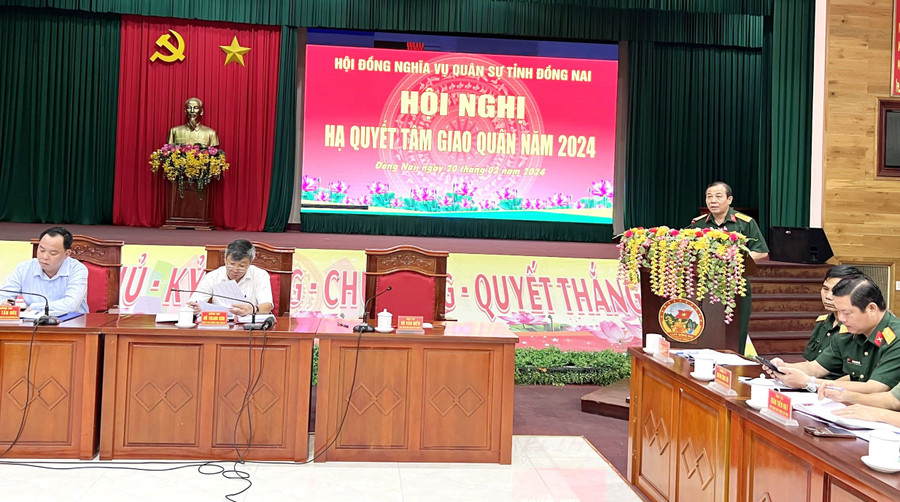 Phó Chủ tịch Thường trực Hội đồng NVQS tỉnh hướng dẫn thảo luận. (Ảnh: Hoàng Phúc) Phó Chủ tịch Thường trực Hội đồng NVQS tỉnh hướng dẫn thảo luận. (Ảnh: Hoàng Phúc)