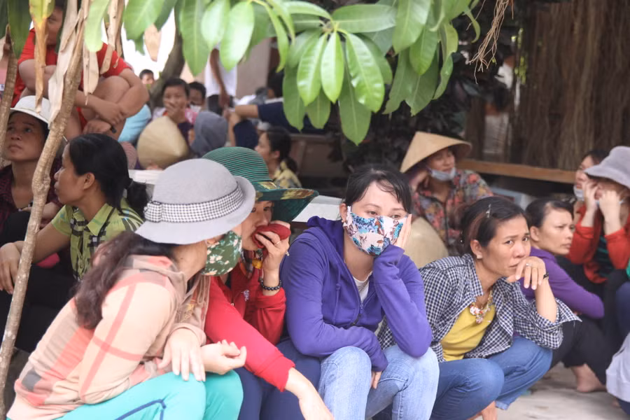 Nguyện vọng lớn nhất bây giờ của bà con Tiến Thủy là thợ lặn tiếp cận được tàu cá bị chìm để tìm kiếm ngư dân