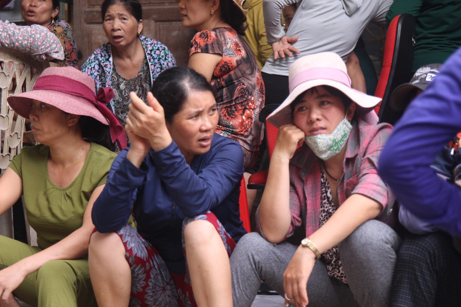 Người thân mỏi mắt chờ tin tức thuyền viên mất tích