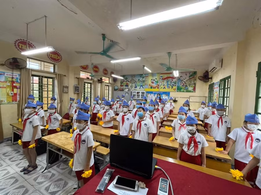 Học sinh tại tỉnh Thái Bình dự khai giảng tại các lớp học