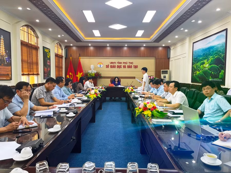 Thứ trưởng Ngô Thị Minh chủ trì cuộc làm việc