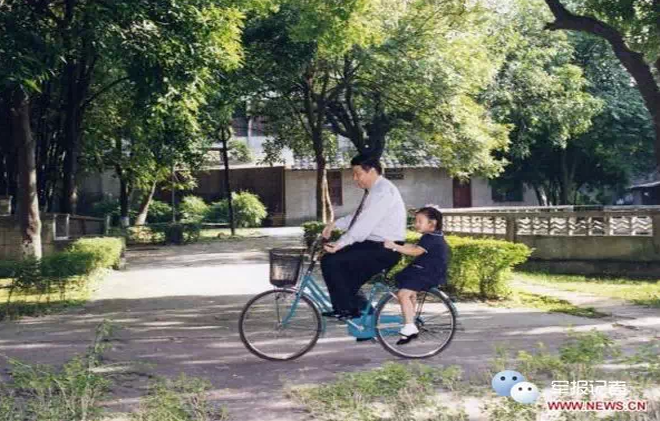 Thời thơ ấu của con gái nhà Tập Cận Bình ảnh 3