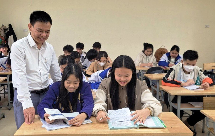 Thầy và trò Trường THCS thị trấn Yên Cát (Như Xuân, Thanh Hóa) ôn thi vào lớp 10. Ảnh: TL.