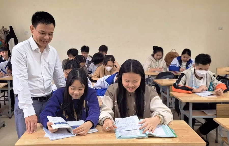 Thầy và trò Trường THCS thị trấn Yên Cát (Như Xuân, Thanh Hóa) ôn thi vào lớp 10. Ảnh: TL.