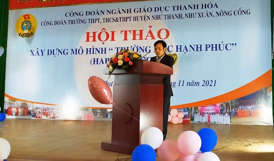 Ông Trần Văn Bình - Chủ tịch Công đoàn ngành GD tỉnh Thanh Hóa phát biểu tại Hội thảo.