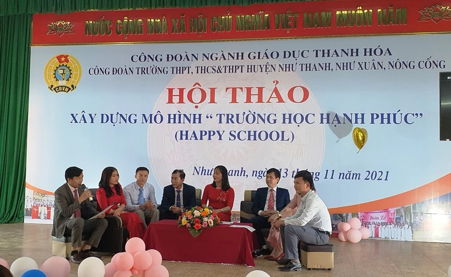 Các đại biểu tham gia chia sẻ kinh nghiệm tại cuộc Hội thảo Xây dựng mô hình Trường học hạnh phúc.