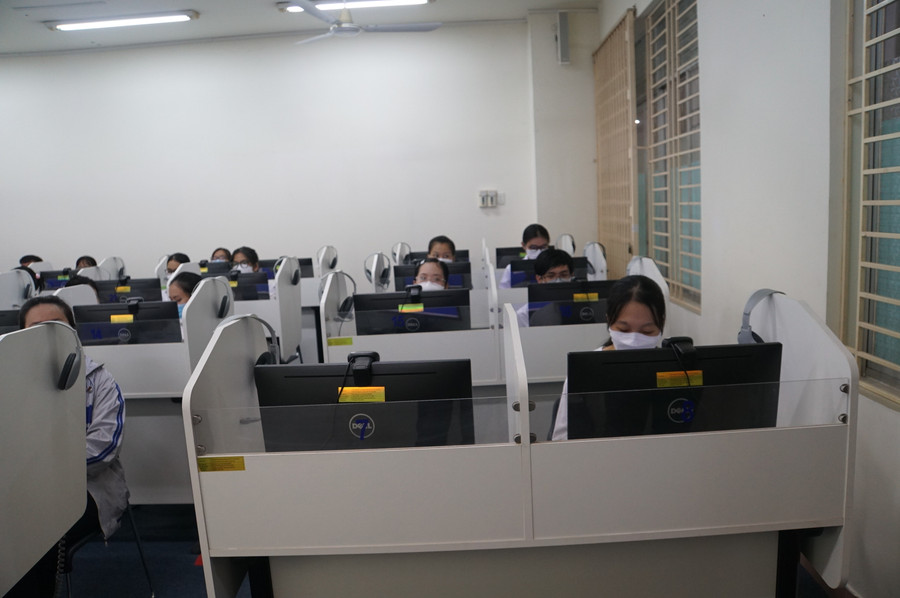 Kỳ thi đánh giá năng lực chuyên biệt của Trường Đại học Sư phạm TPHCM được tổ chức trên máy tính. Ảnh: Mạnh Tùng