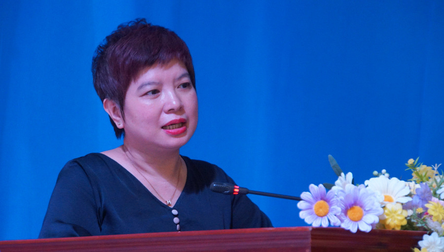 Nhà báo Dương Thị Thanh Hương, Phó Tổng biên tập Báo Giáo dục và Thời đại, phát biểu tại chương trình. Ảnh: Mạnh Tùng