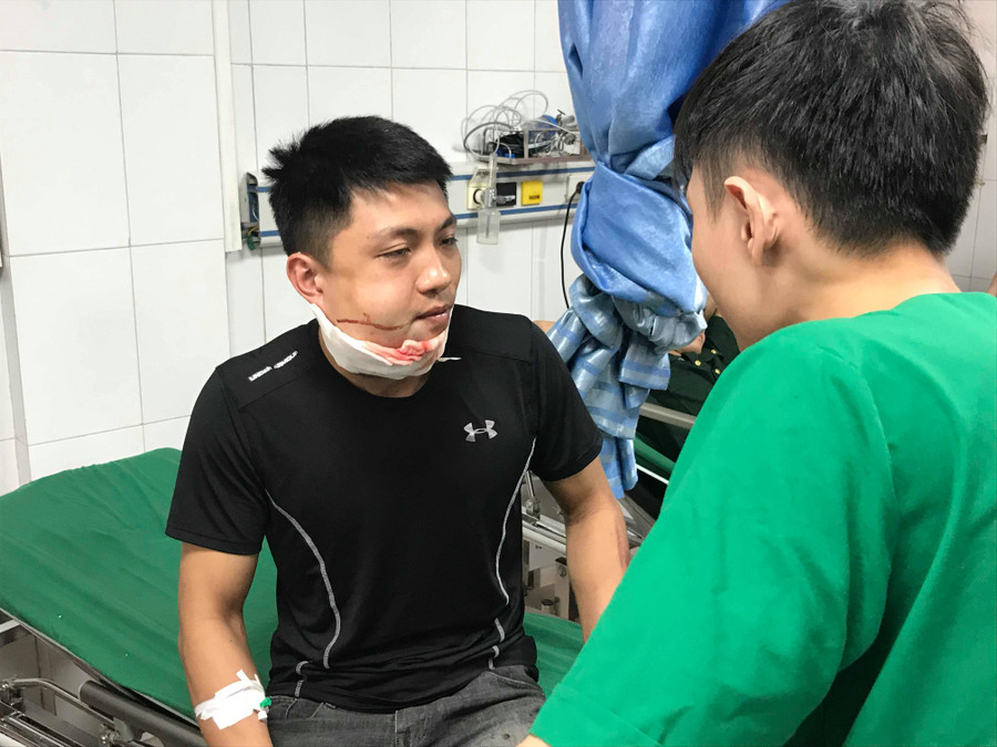 Nam hành khách may mắn bị thương nhẹ Nam hành khách may mắn bị thương nhẹ