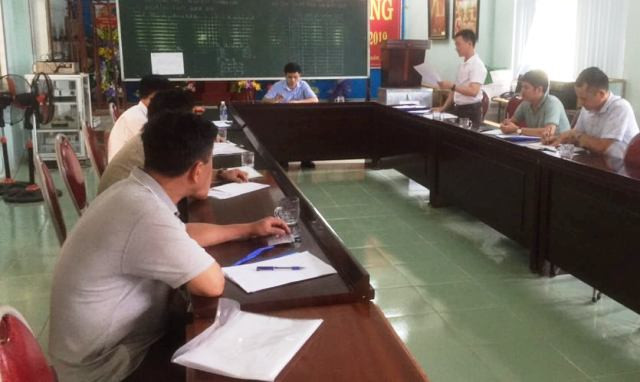 Lãnh đạo và cán bộ coi thi tại Điểm thi THPT Quốc gia 2019 huyện Quan Sơn (Thanh Hóa).