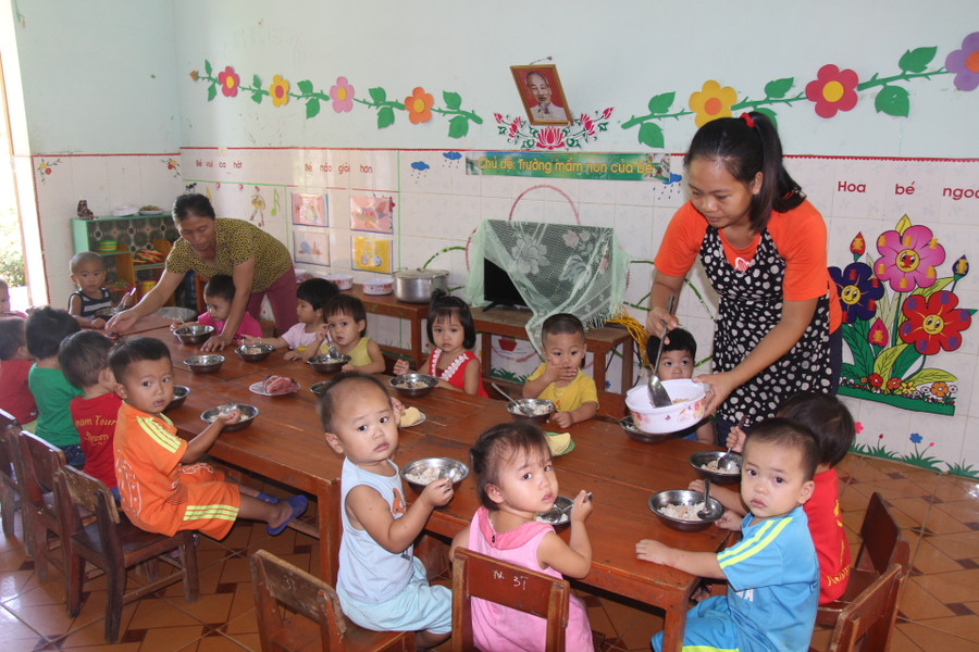 Mô hình bán trú dân nuôi đang được tổ chức với nhiều hình thức khác nhau tại các trường mầm non vùng khó