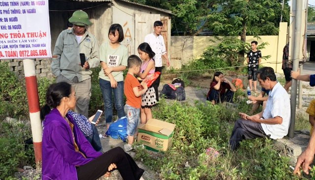 Nhiều hành khách trên xe, gồm cả người gia và trẻ nhỏ thoát chết. Nhiều hành khách trên xe, gồm cả người gia và trẻ nhỏ thoát chết.