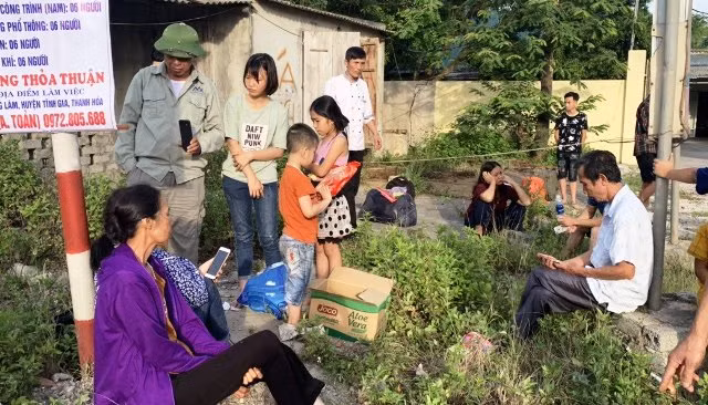 Nhiều hành khách trên xe, gồm cả người gia và trẻ nhỏ thoát chết.