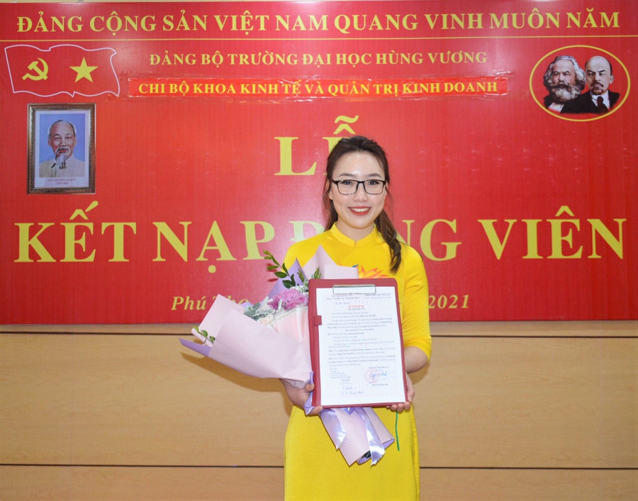 Đặng Thị Thu Hiền là 1 trong 109 sinh viên và nghiên cứu sinh được nhận giải thưởng Sao tháng Giêng.