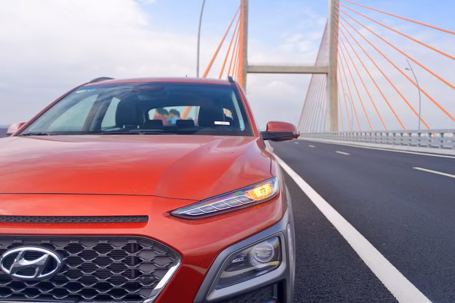 Vị trí đèn LED ban ngày được đặt lên trên, còn cụm đèn chiếu sáng Bi-LED bao gồm 2 chế độ pha-cos được đặt xuống dưới, rất độc đáo