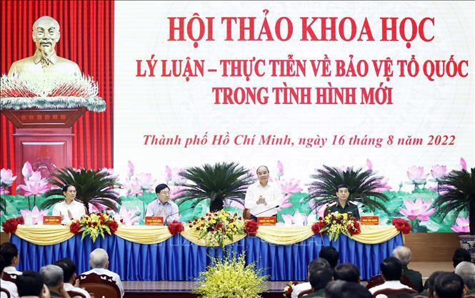 Chủ tịch nước Nguyễn Xuân Phúc chủ trì hội thảo.