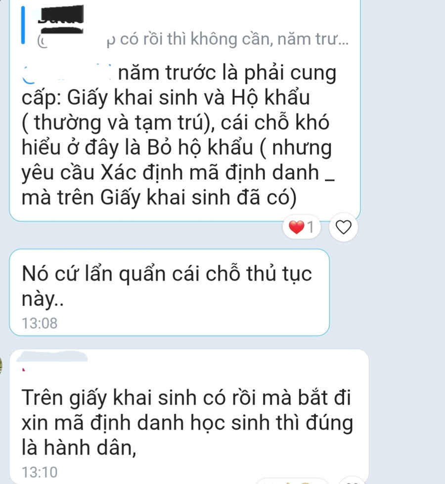 Phụ huynh có con vào lớp 1 xôn xao với giấy xác nhận nơi cư trú trên một diễn đàn chung cư (PV). Phụ huynh có con vào lớp 1 xôn xao với giấy xác nhận nơi cư trú trên một diễn đàn chung cư (PV).