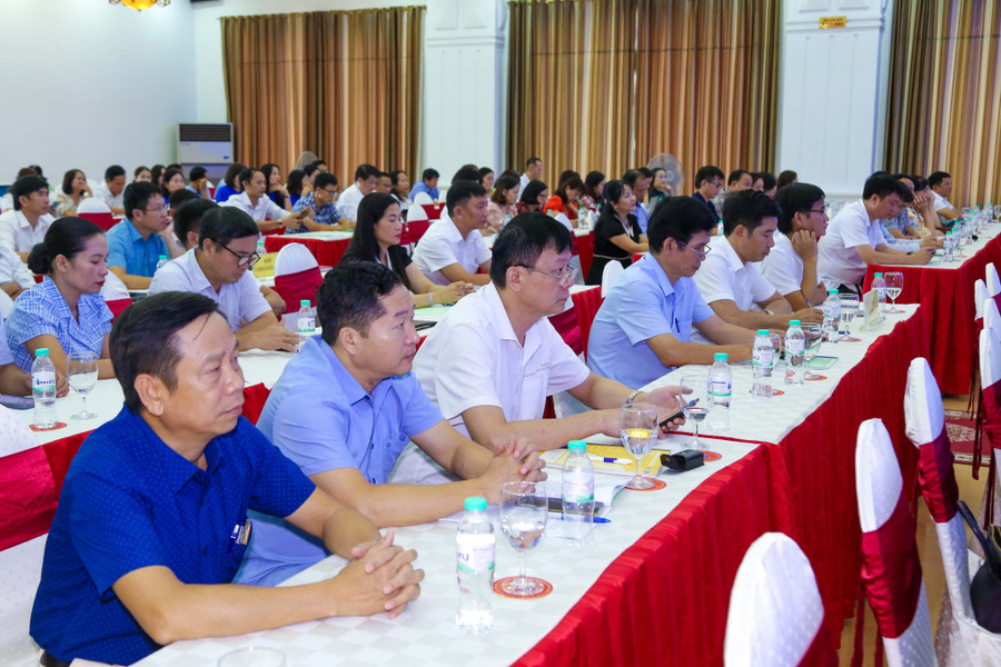 Hội nghị thu hút nhiều lãnh đạo địa phương, cán bộ quản lý ngành giáo dục, đại diện các trường thực hiện thí điểm xây dựng trường trọng điểm, chất lượng cao. Ảnh: Hồ Lài. Hội nghị thu hút nhiều lãnh đạo địa phương, cán bộ quản lý ngành giáo dục, đại diện các trường thực hiện thí điểm xây dựng trường trọng điểm, chất lượng cao. Ảnh: Hồ Lài.