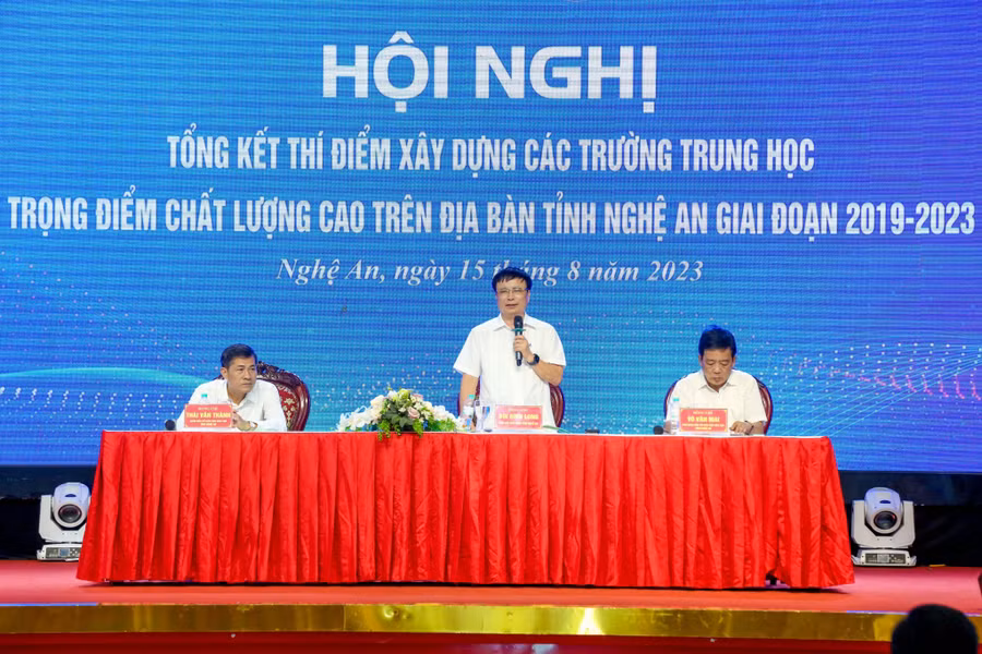 Ông Bùi Đình Long - Phó Chủ tịch UBND tỉnh Nghệ An chủ trì và chỉ đạo tại hội nghị. Ảnh: Hồ Lài.