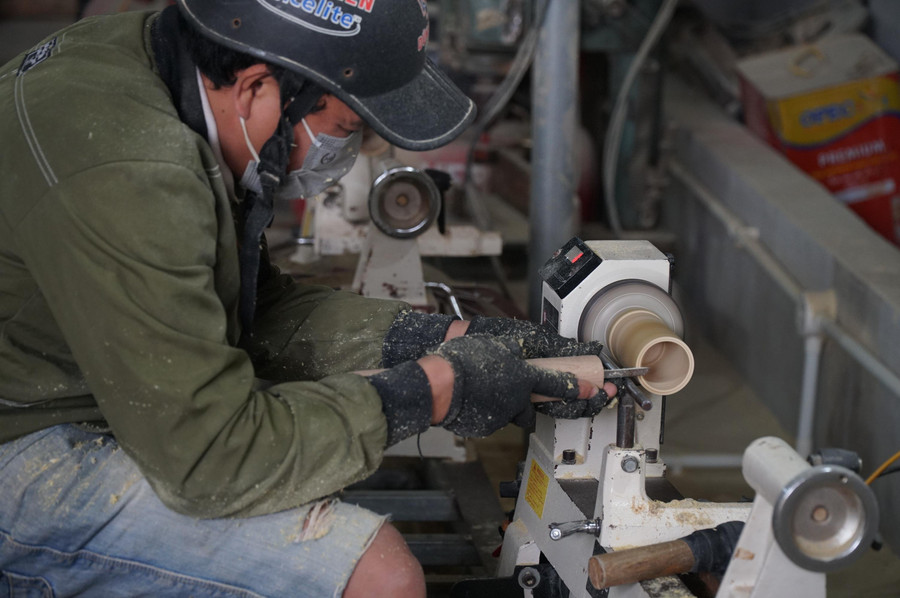 Sản phẩm mỹ nghệ từ tre qua khâu xử lý nguyên liệu rất kỹ càng để chống mối mọt, làm sạch, đảm bảo độ bền.