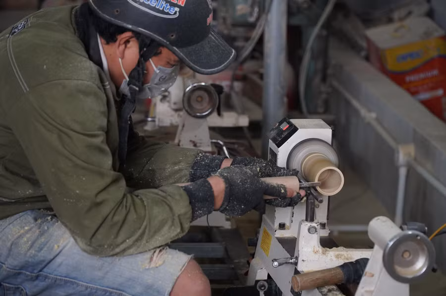 Sản phẩm mỹ nghệ từ tre qua khâu xử lý nguyên liệu rất kỹ càng để chống mối mọt, làm sạch, đảm bảo độ bền.