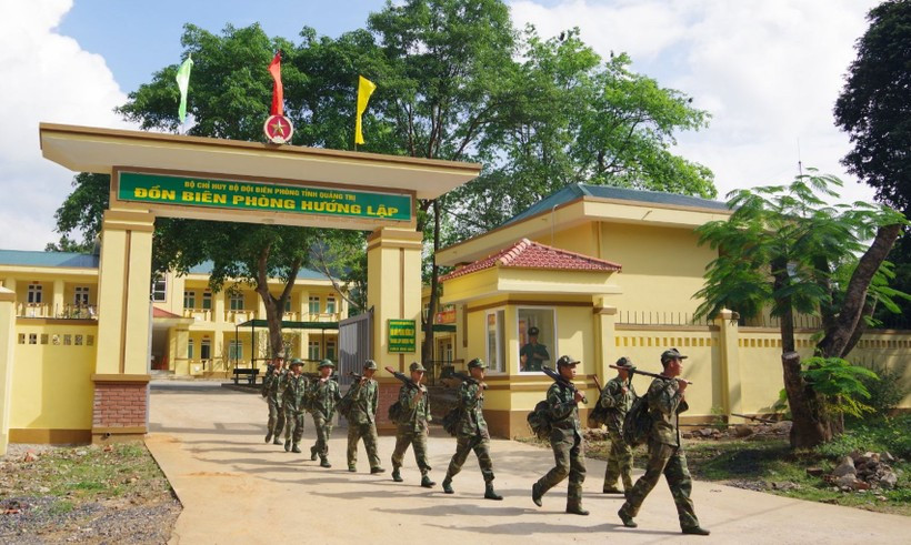 Cán bộ, chiến sĩ Đồn Biên phòng Hướng Lập lên đường tuần tra biên giới.